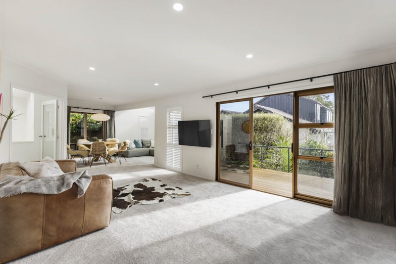 Beachside Private Oasis in Macleans zone64272024819587111