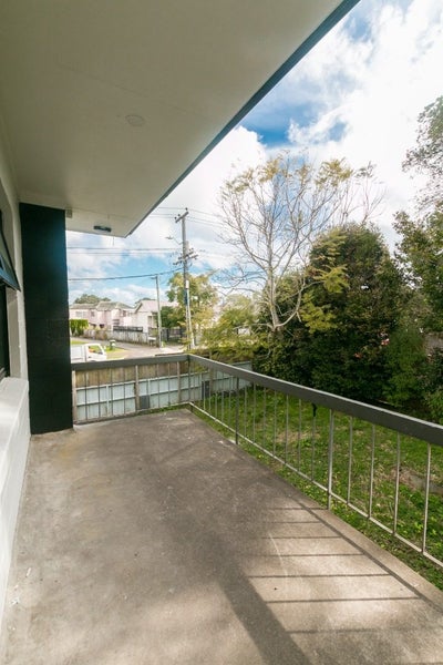 Onehunga, 2 bedrooms64594508156289110