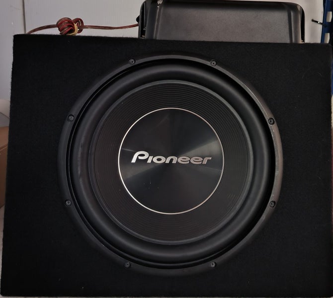 PIONEER BOXED SUBWOOFER AND 1600W AMP COMBO**B21125129-1 Carousel 1