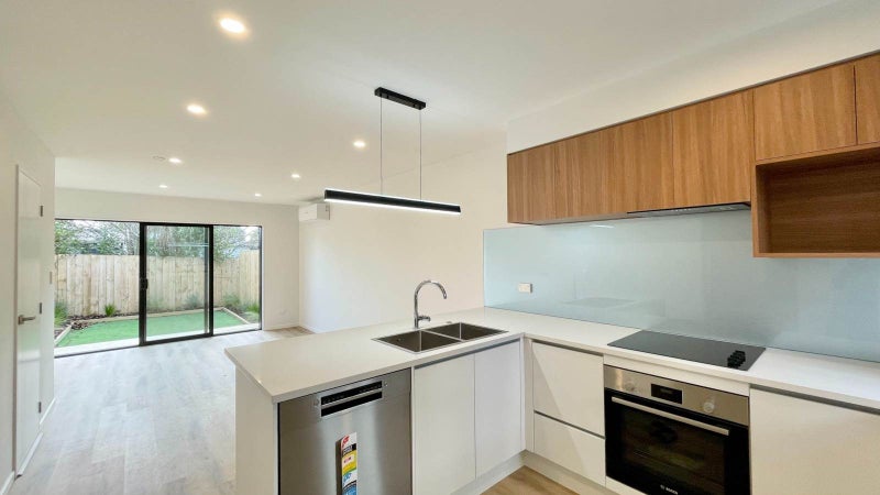Te Atatu South, 2 bedrooms64272563062401110