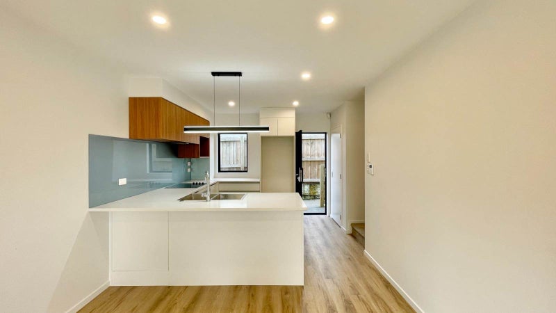 Te Atatu South, 2 bedrooms64272563062401114