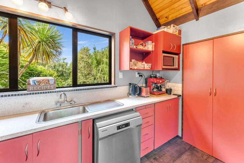 Flexible 4-Bedroom area, 2-Living Home!64273897279363112