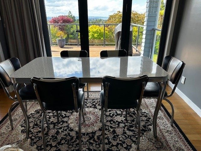 Retro Dining Table and Chairs64273713080066110