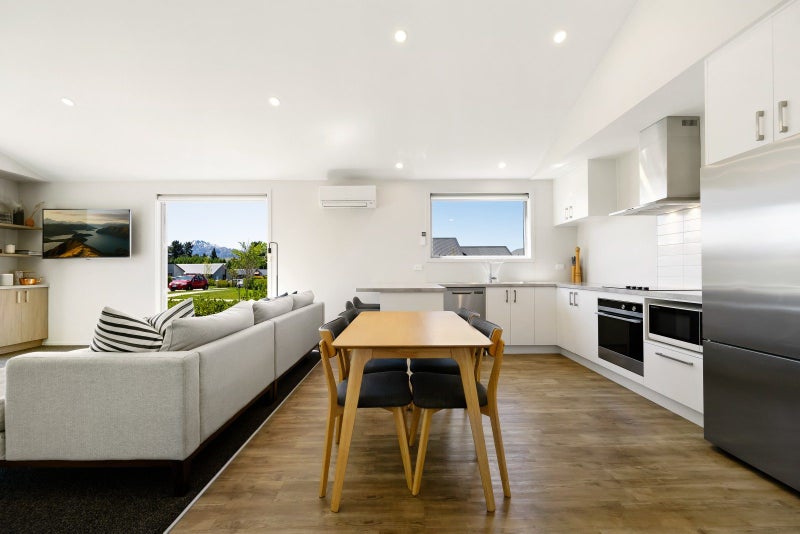 Modern and low-maintenance in Northlake64273897351298114