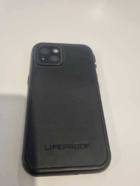 Apple iPhone 13, with case64274286951170111