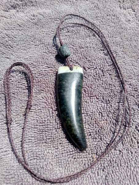 Ponamu tooth. Carousel 1