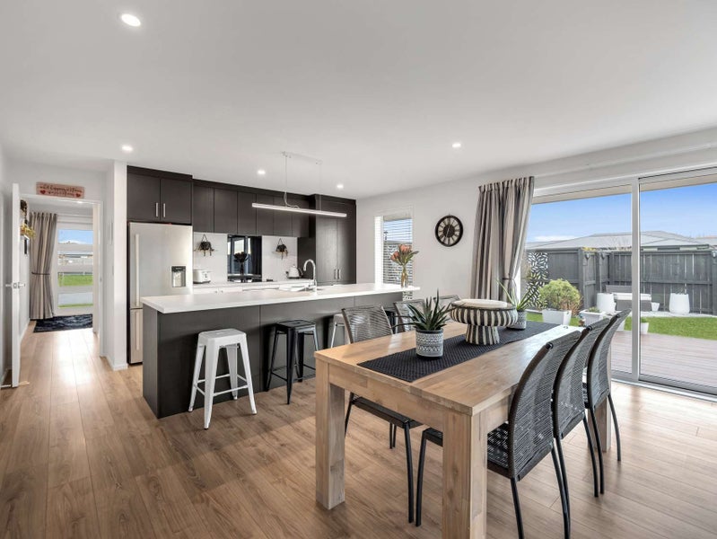 Street Appeal, Sunshine & Style!64274641703042112