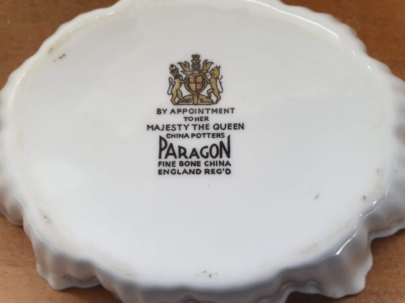 Elegant bone china - four small pieces64275676994434112