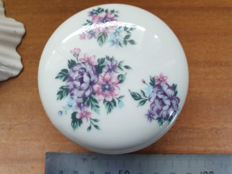 Elegant bone china - four small pieces64275676994434114