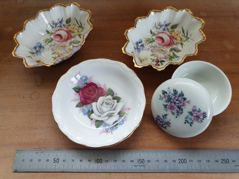 Elegant bone china - four small pieces64275676994434110