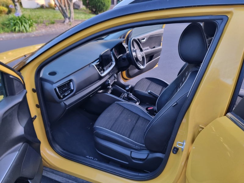 2022 Kia Stonic Lx-T64276006471298114