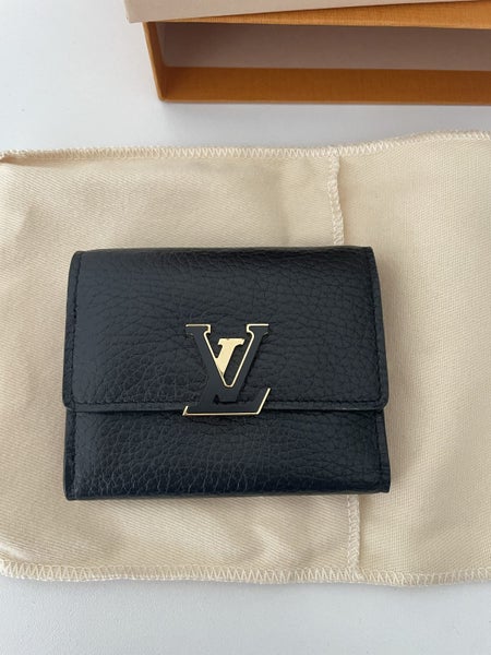Louis Vuitton wallet (receipt shown)64471641725954111