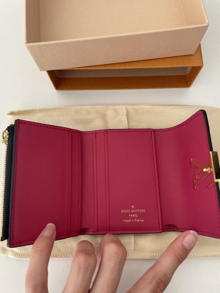 Louis Vuitton wallet (receipt shown)64471641725954110