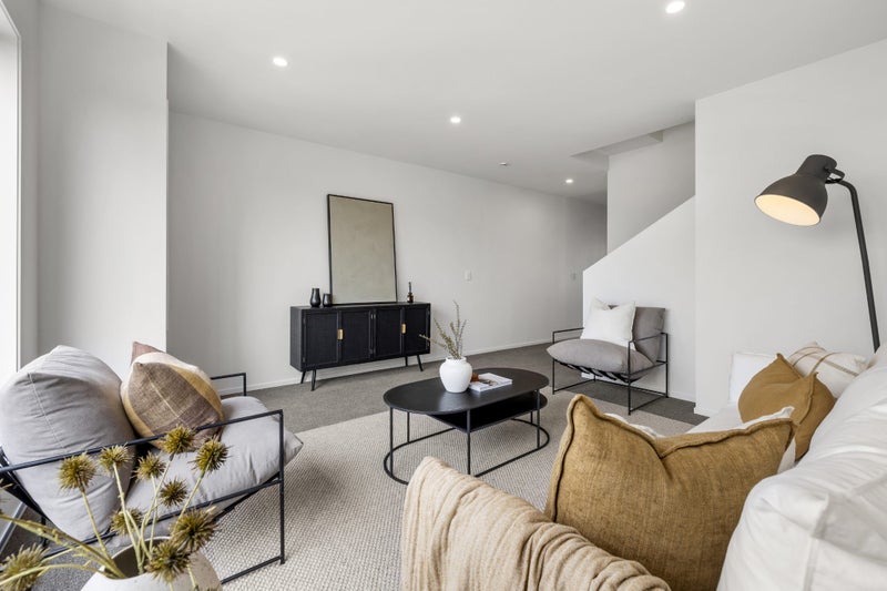 Modern Living with Room for Everyone64627864971906112