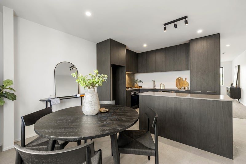 Modern Living with Room for Everyone64627864971906113