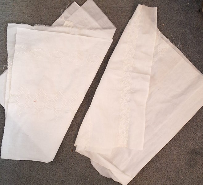 2 SPECIES OF WHITE FABRIC Carousel 1