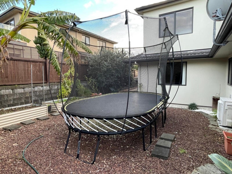 Spring Free Trampoline64424299510401111