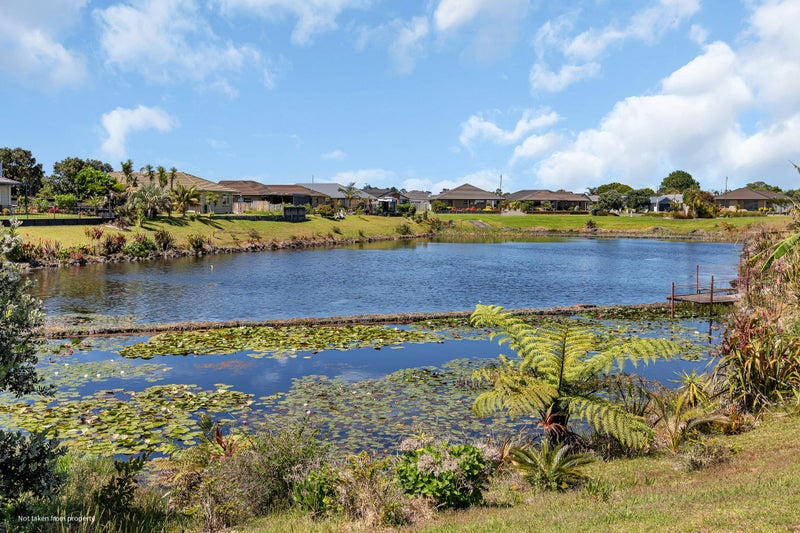 A Blank Canvas in a Desirable Location!64383794118019112