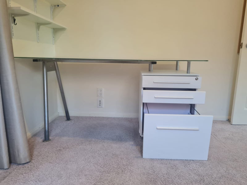 White desk64325771565443112