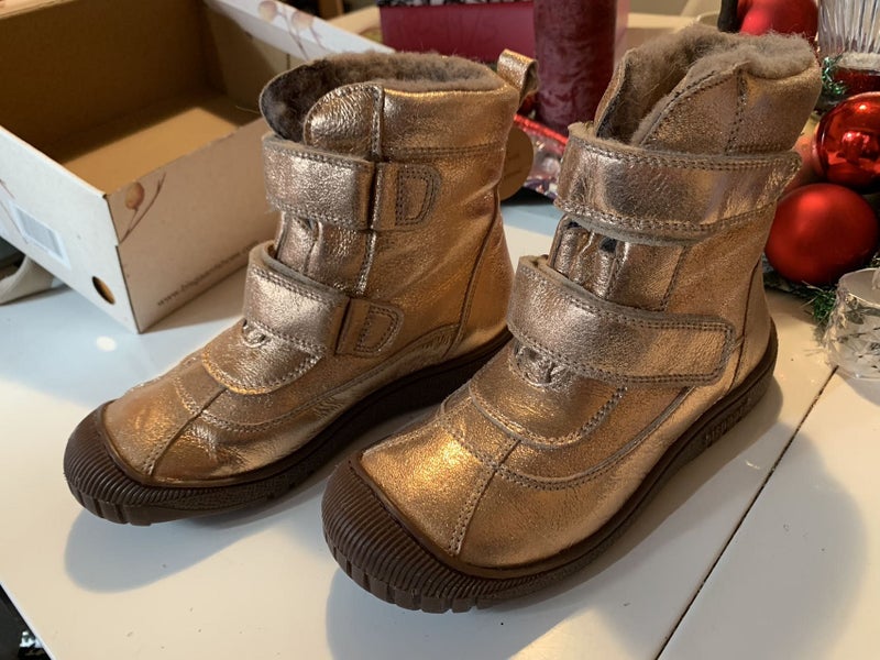 PEACH AND GOLD VELCRO BISGAARD BOOTS SIZE 35 Carousel 1