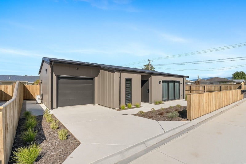 Quality Build, Move in Ready – BEO $689,00064287933839745110