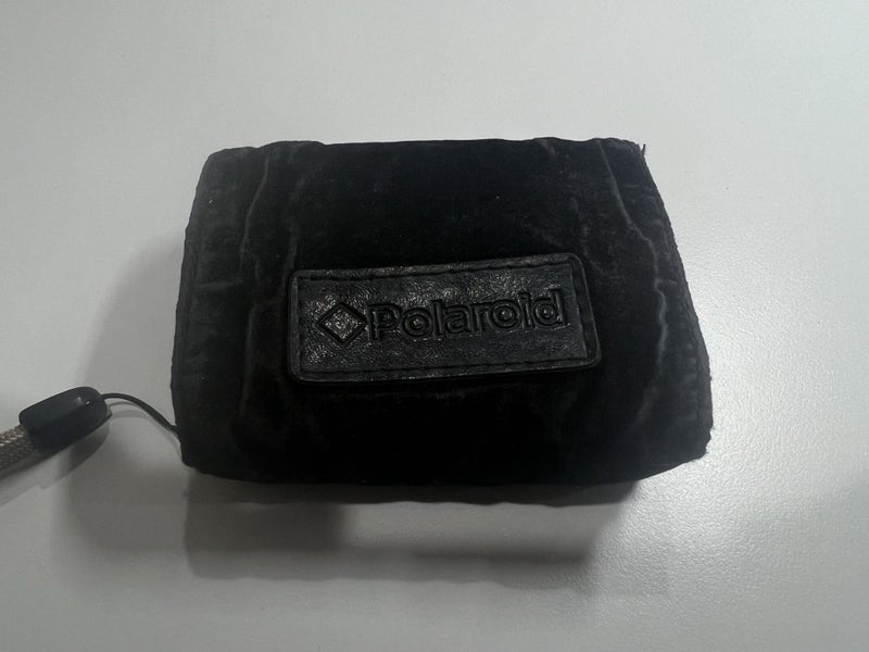 Polaroid ion 230 camera - broken selling for parts Carousel 6