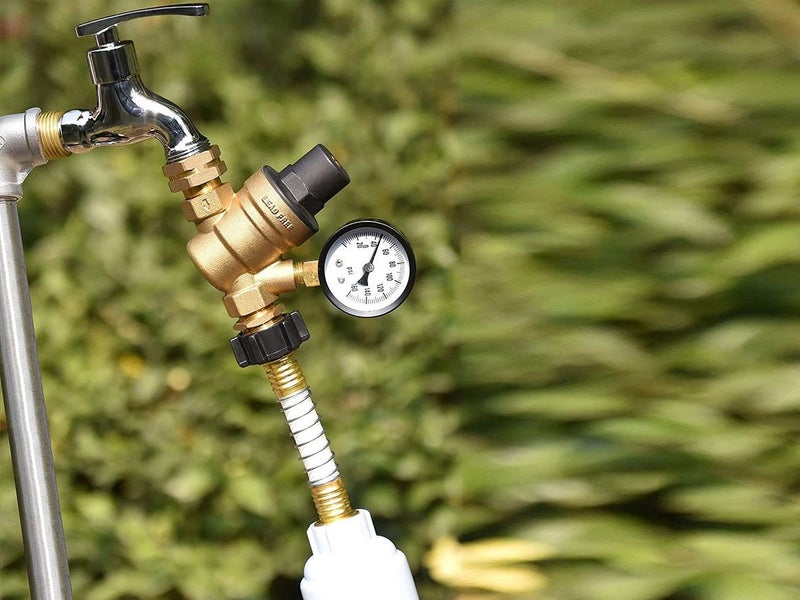 Water Pressure Regulator with Gauge Carousel 2