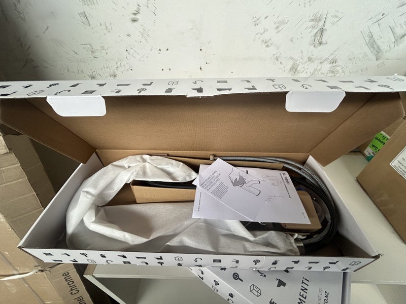 Robertson Elementi Uno gooseneck kitchen mixer - pull out spout chrome Carousel 2