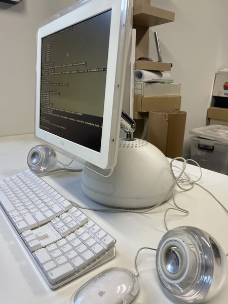 Apple iMac G4 (700MHz) - With Original Box Pro Speakers & Accessories Carousel 2