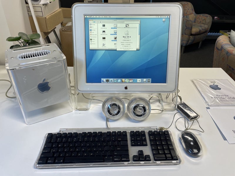 Power Mac G4 Cube (450MHz) & 17" Studio Display Bundle Carousel 1