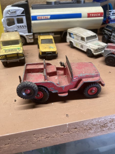 Dinky Toys No. 25Y or No. 405 Universal Jeep. Carousel 2