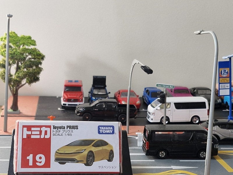 1/65 Tomica Toyota Prius Carousel 2