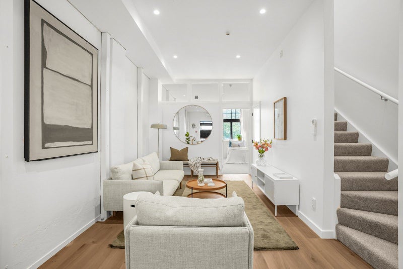 Fully renovated Three-Bedroom Apartment –...64287956615810110