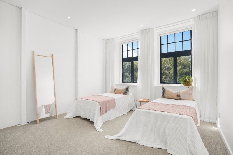 Fully renovated Three-Bedroom Apartment –...64287956615810113