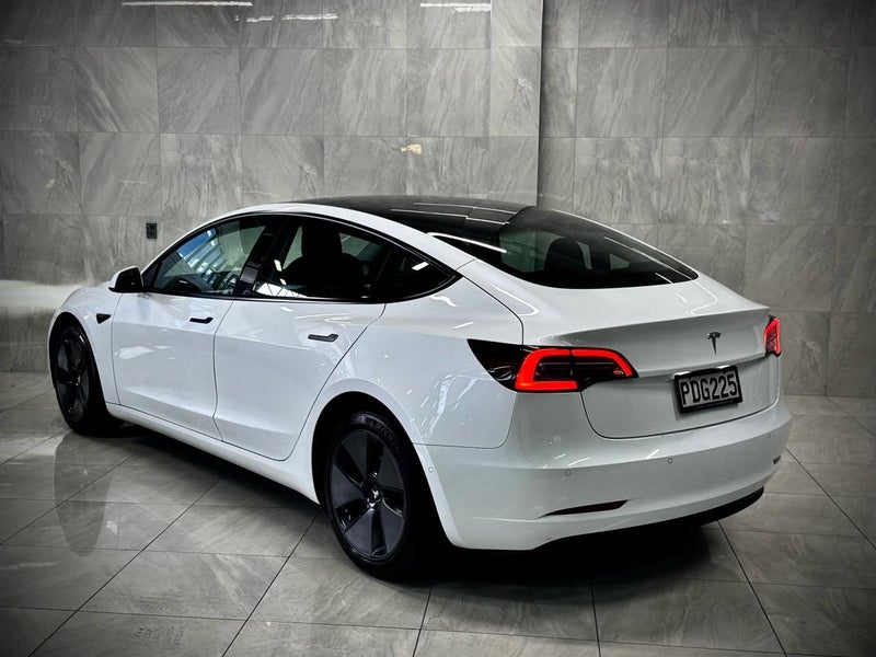 2022 Tesla Model 3 Standard Range Plus, NZ New64287910384386111