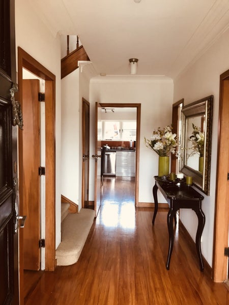 Mount Albert, 5 bedrooms64441396561794111