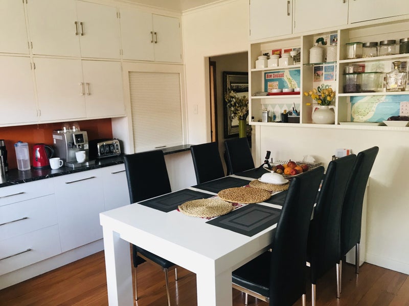 Mount Albert, 5 bedrooms64441396561794112