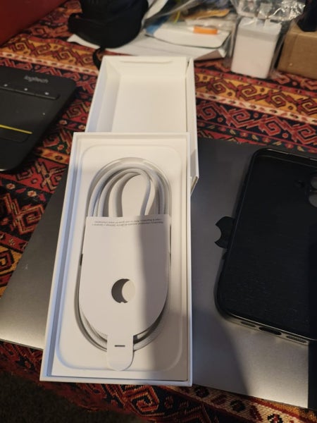 I phone 1664288141280898112