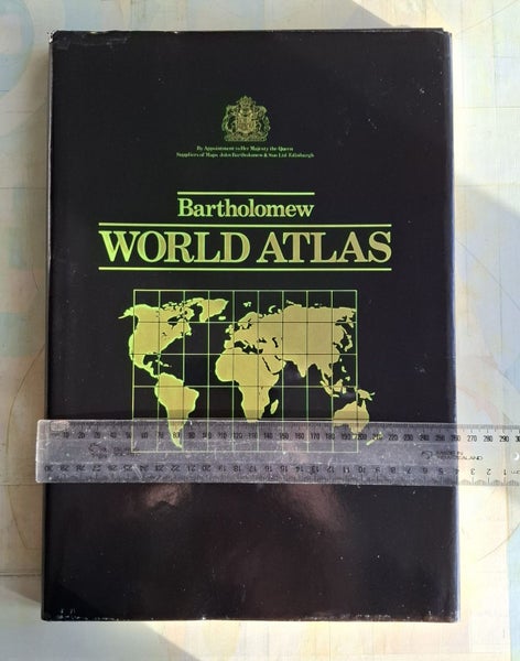 Bartholomew World Atlas.1983 reprint. Large format. Dust jacket. Carousel 2