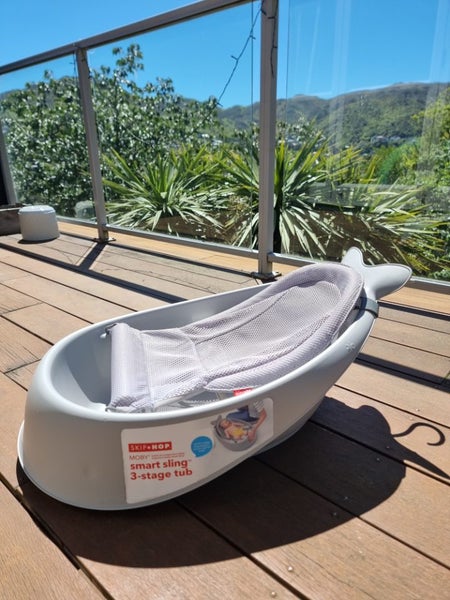 Moby 3 stage baby and toddler bath tub with newborn sling insert Carousel 1