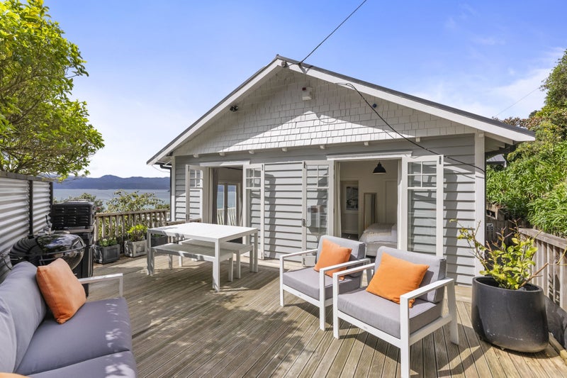 Modernised Character Home with Spectacular Views64292662985985110