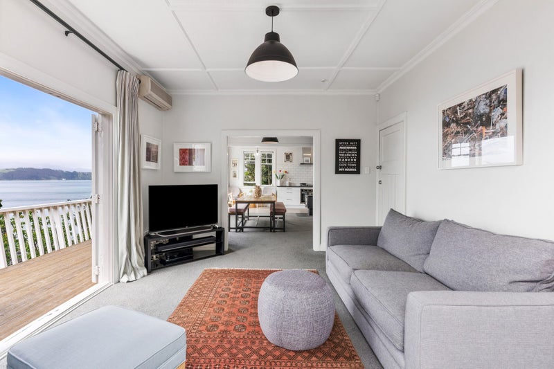 Modernised Character Home with Spectacular Views64292662985985112