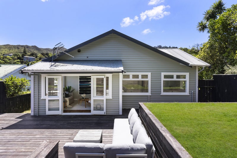 Sun Drenched Character in the Dress Circle64292663021313110