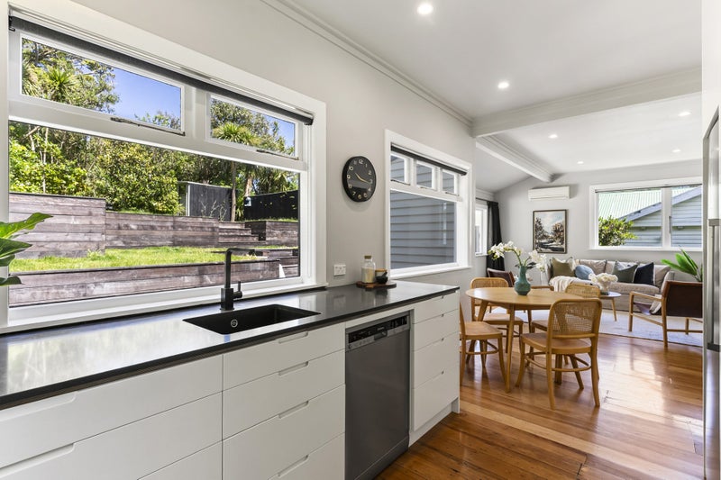 Sun Drenched Character in the Dress Circle64292663021313113