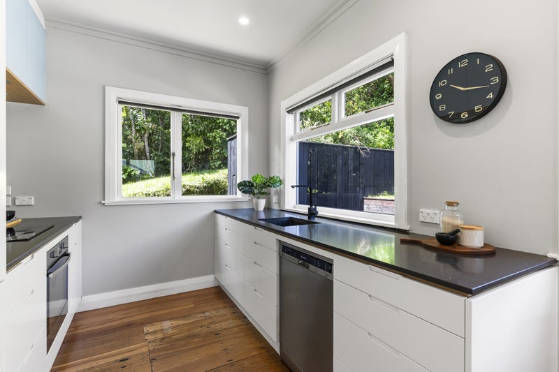 Sun Drenched Character in the Dress Circle64292663021313114