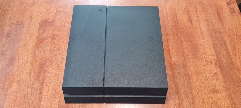 Ps4 console ( refurbished ) 1TB + starlink pack Carousel 1