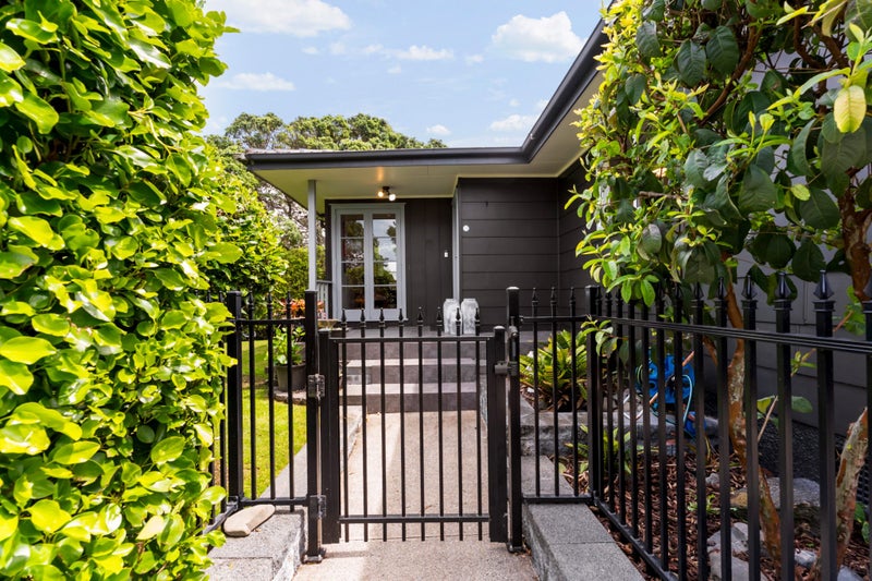 Thoughtfully Renovated, Effortlessly Liveable64292969113858112