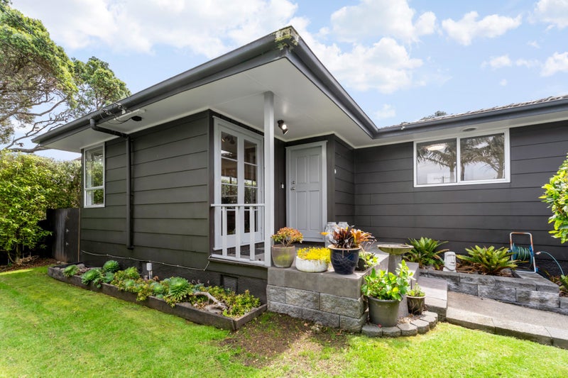 Thoughtfully Renovated, Effortlessly Liveable64292969113858113