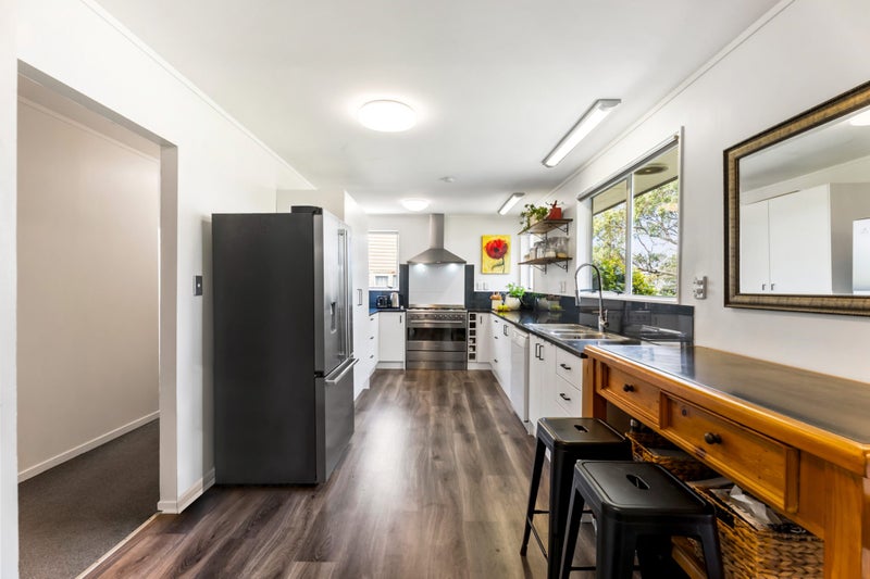 Thoughtfully Renovated, Effortlessly Liveable64292969113858114