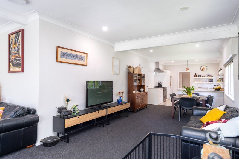 Spacious family home in a private setting64292969187970113